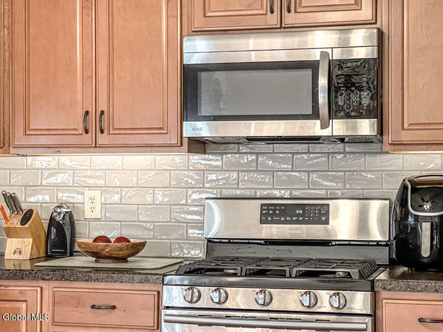 3 Fox Farm Road, Queensbury, NY 12804