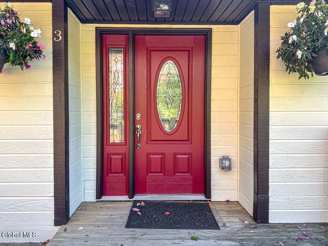 3 Fox Farm Road, Queensbury, NY 12804