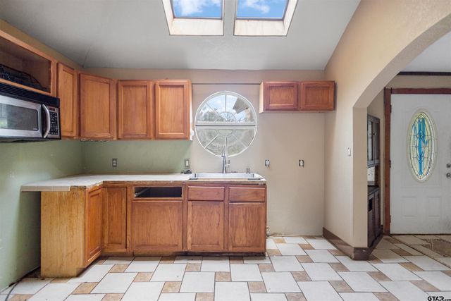 2240 County Rd 1502, Van, TX 75790