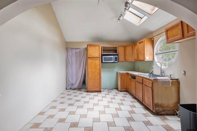 2240 County Rd 1502, Van, TX 75790