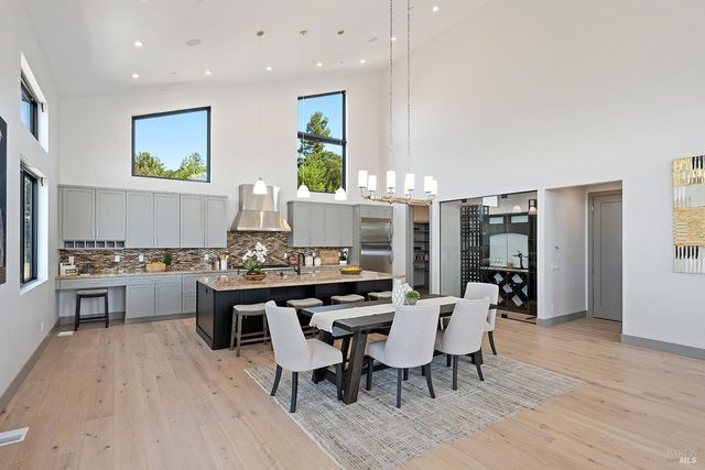 5095 Knollwood Ct, Santa Rosa, CA 95403