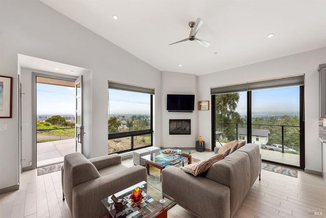 5095 Knollwood Ct, Santa Rosa, CA 95403