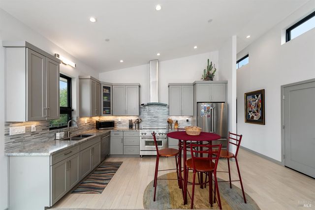 5095 Knollwood Ct, Santa Rosa, CA 95403