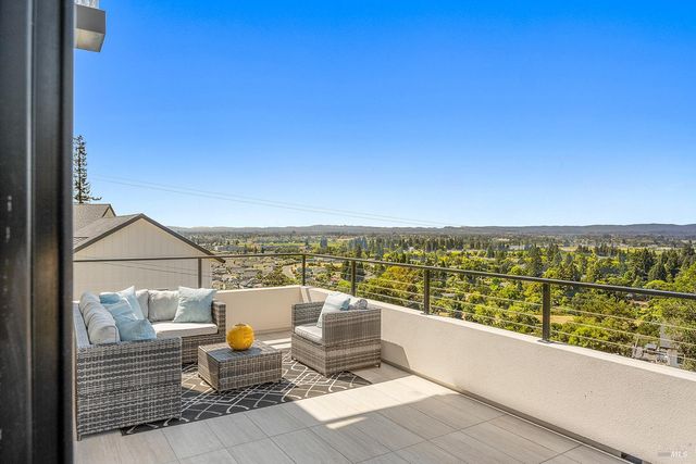 5095 Knollwood Ct, Santa Rosa, CA 95403