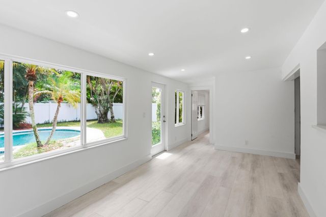 998 W CAMINO REAL, Boca Raton, FL 33486