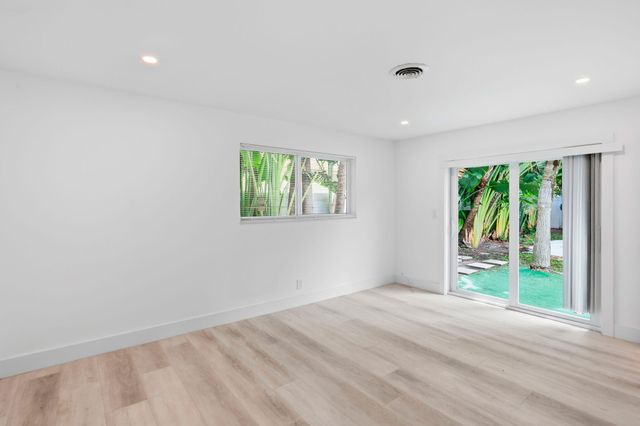 998 W CAMINO REAL, Boca Raton, FL 33486
