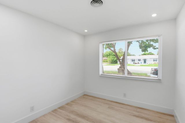 998 W CAMINO REAL, Boca Raton, FL 33486