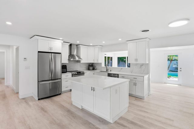 998 W CAMINO REAL, Boca Raton, FL 33486
