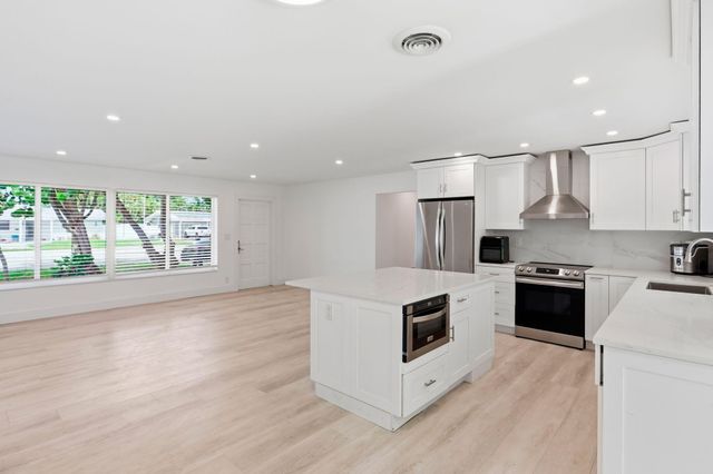 998 W CAMINO REAL, Boca Raton, FL 33486