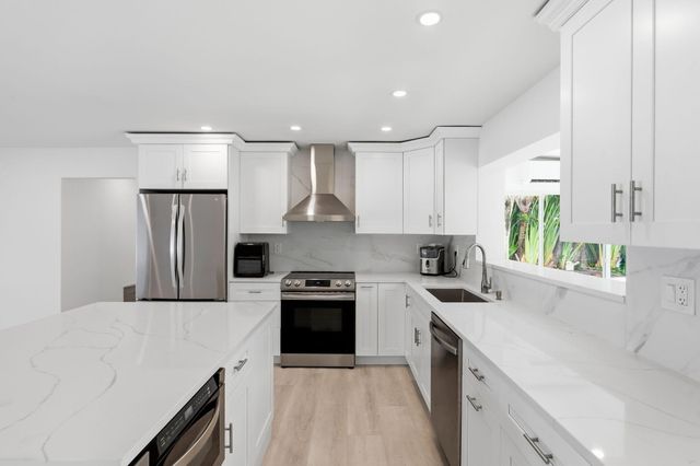 998 W CAMINO REAL, Boca Raton, FL 33486