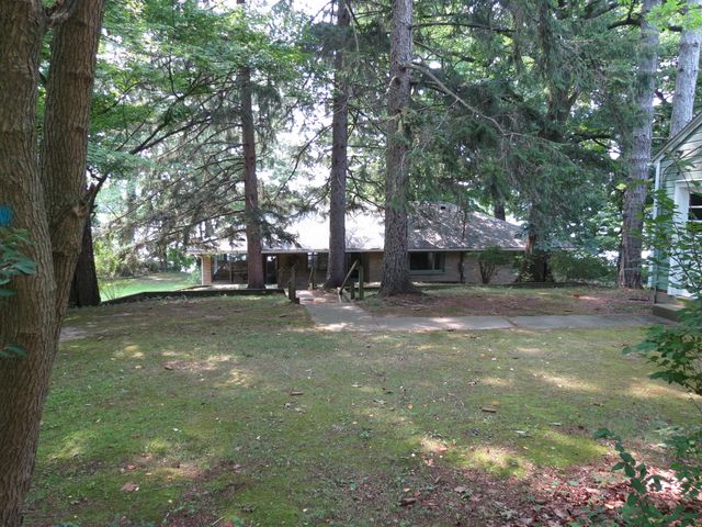 890 White Lake Road, Pleasant Lake, MI 49272