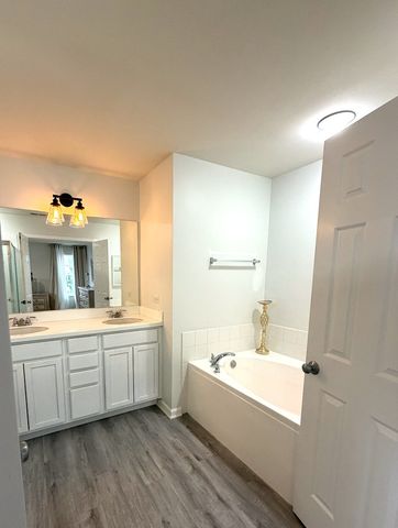 487 Town Center Boulevard, Gilberts, IL 60136