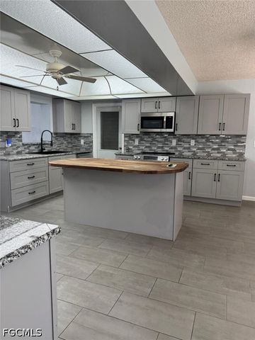698 Muscogee DR, North Fort Myers, FL 33903