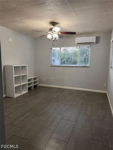 698 Muscogee DR, North Fort Myers, FL 33903