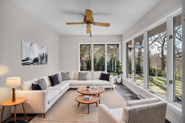 9894 W Oakridge Drive, St. John, IN 46373