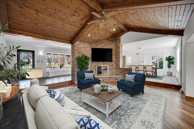 9894 W Oakridge Drive, St. John, IN 46373