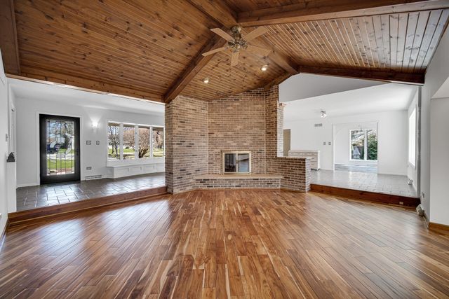 9894 W Oakridge Drive, St. John, IN 46373