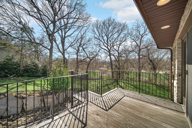 9894 W Oakridge Drive, St. John, IN 46373