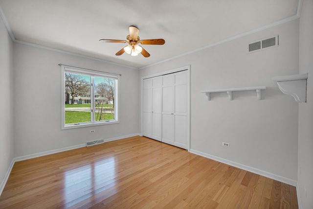 9894 W Oakridge Drive, St. John, IN 46373