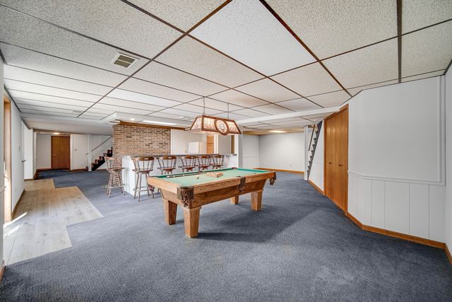 9894 W Oakridge Drive, St. John, IN 46373