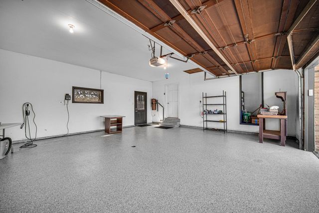 9894 W Oakridge Drive, St. John, IN 46373