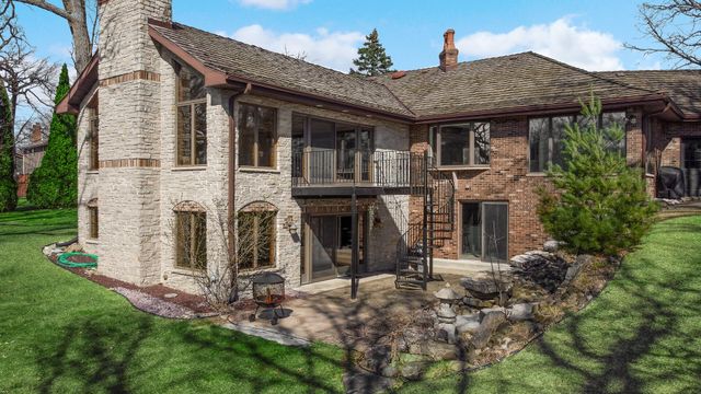 9894 W Oakridge Drive, St. John, IN 46373