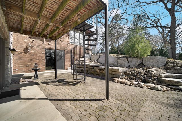 9894 W Oakridge Drive, St. John, IN 46373