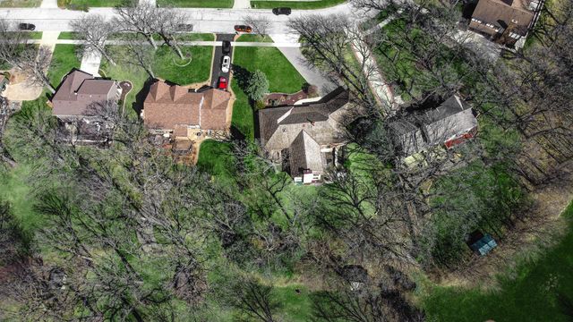 9894 W Oakridge Drive, St. John, IN 46373