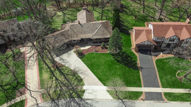 9894 W Oakridge Drive, St. John, IN 46373