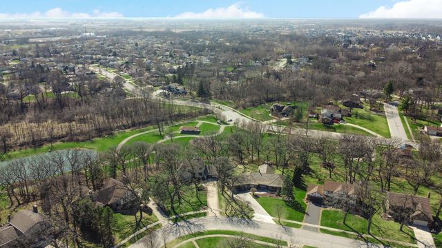 9894 W Oakridge Drive, St. John, IN 46373