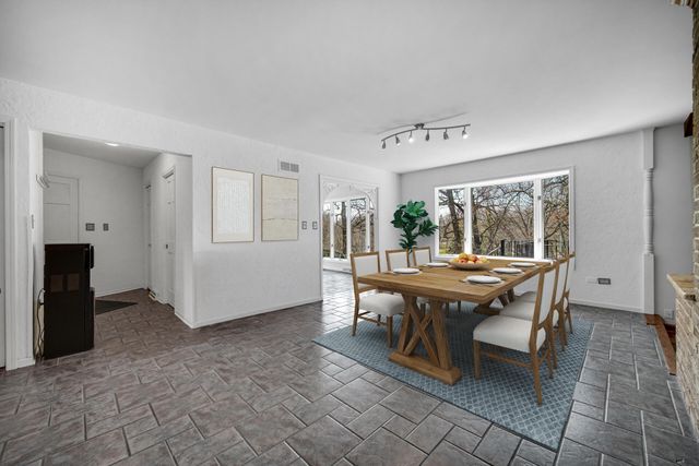 9894 W Oakridge Drive, St. John, IN 46373