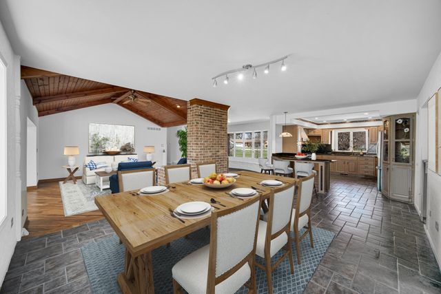 9894 W Oakridge Drive, St. John, IN 46373