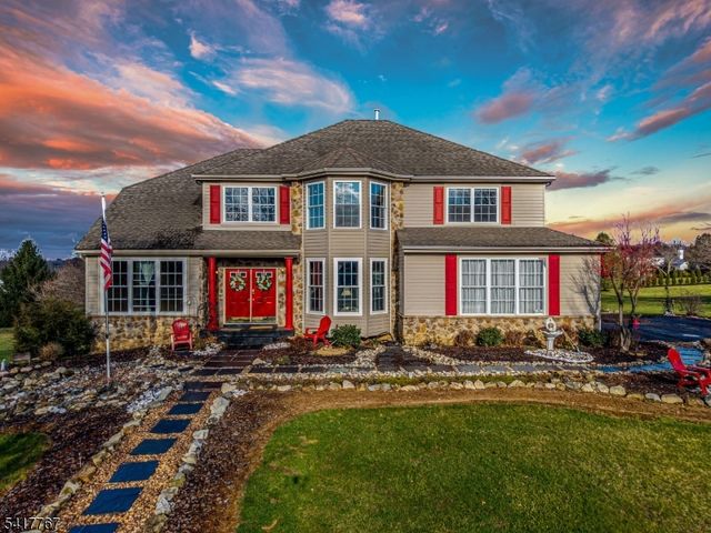 12 Foxwood Ln, Lopatcong Twp., NJ 08865