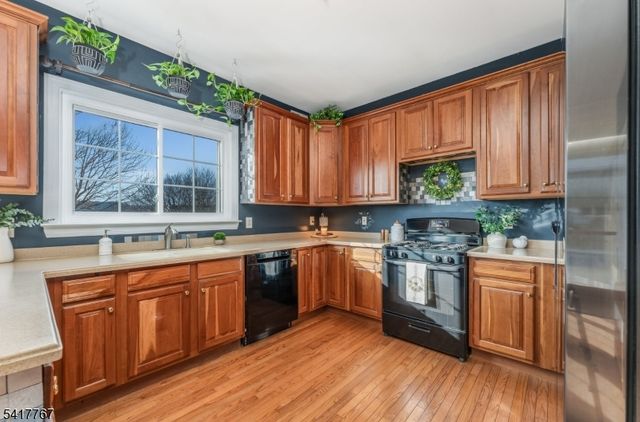 12 Foxwood Ln, Lopatcong Twp., NJ 08865