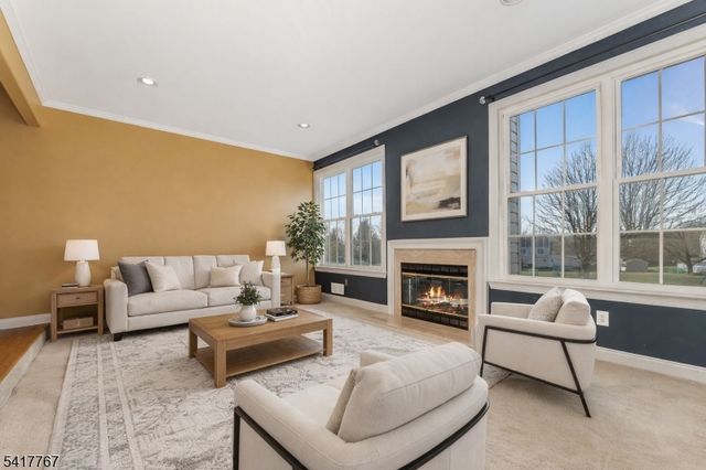 12 Foxwood Ln, Lopatcong Twp., NJ 08865