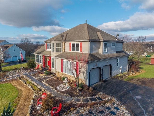 12 Foxwood Ln, Lopatcong Twp., NJ 08865