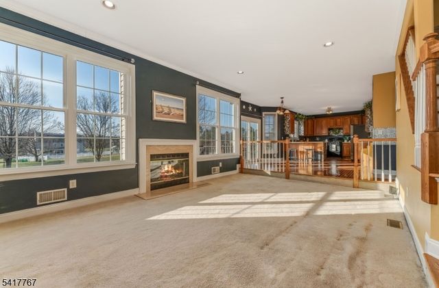 12 Foxwood Ln, Lopatcong Twp., NJ 08865