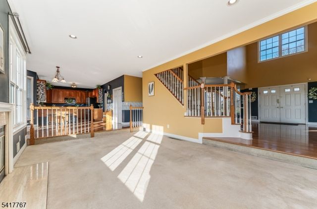 12 Foxwood Ln, Lopatcong Twp., NJ 08865