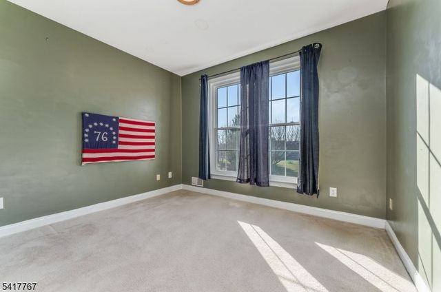 12 Foxwood Ln, Lopatcong Twp., NJ 08865