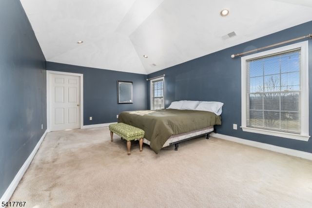 12 Foxwood Ln, Lopatcong Twp., NJ 08865