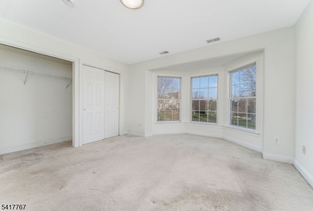 12 Foxwood Ln, Lopatcong Twp., NJ 08865