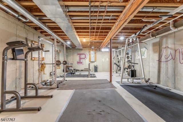 12 Foxwood Ln, Lopatcong Twp., NJ 08865