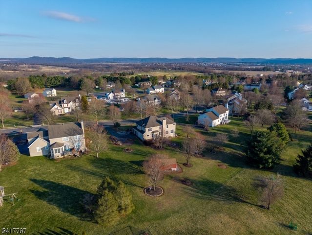 12 Foxwood Ln, Lopatcong Twp., NJ 08865