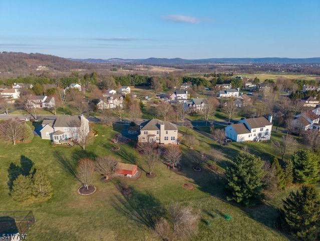 12 Foxwood Ln, Lopatcong Twp., NJ 08865