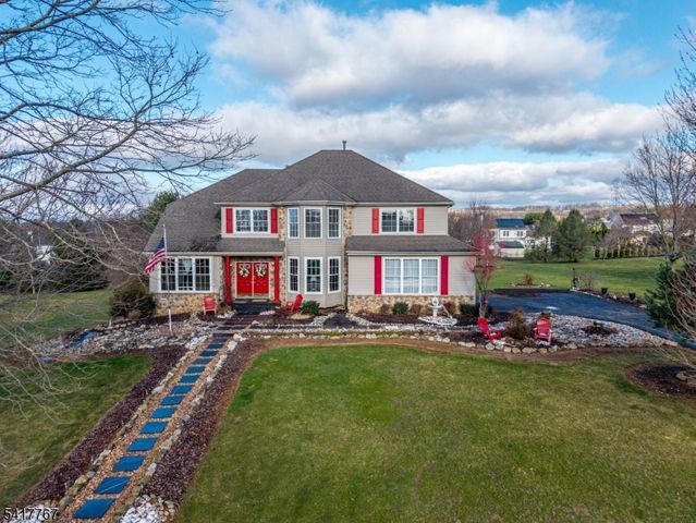 12 Foxwood Ln, Lopatcong Twp., NJ 08865