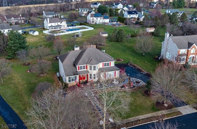 12 Foxwood Ln, Lopatcong Twp., NJ 08865