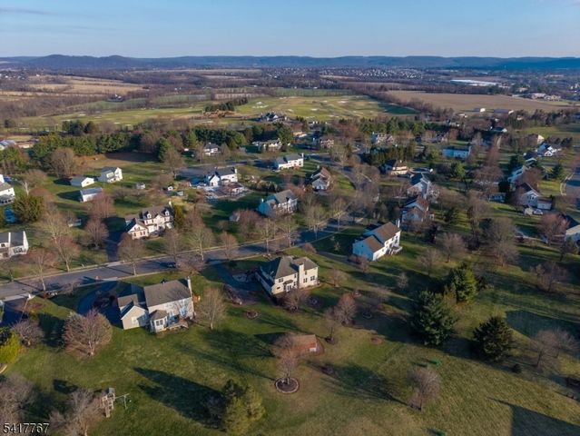 12 Foxwood Ln, Lopatcong Twp., NJ 08865