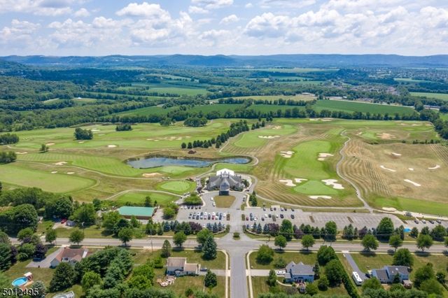 12 Foxwood Ln, Lopatcong Twp., NJ 08865