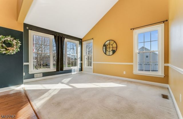 12 Foxwood Ln, Lopatcong Twp., NJ 08865