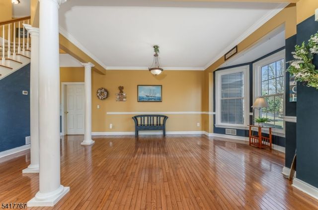 12 Foxwood Ln, Lopatcong Twp., NJ 08865